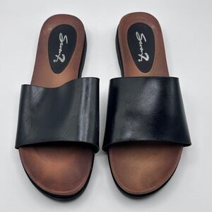 Seven7 Womens Black Faux Leather Wide Strap Slide Sandals Size 9 Brown Footbed